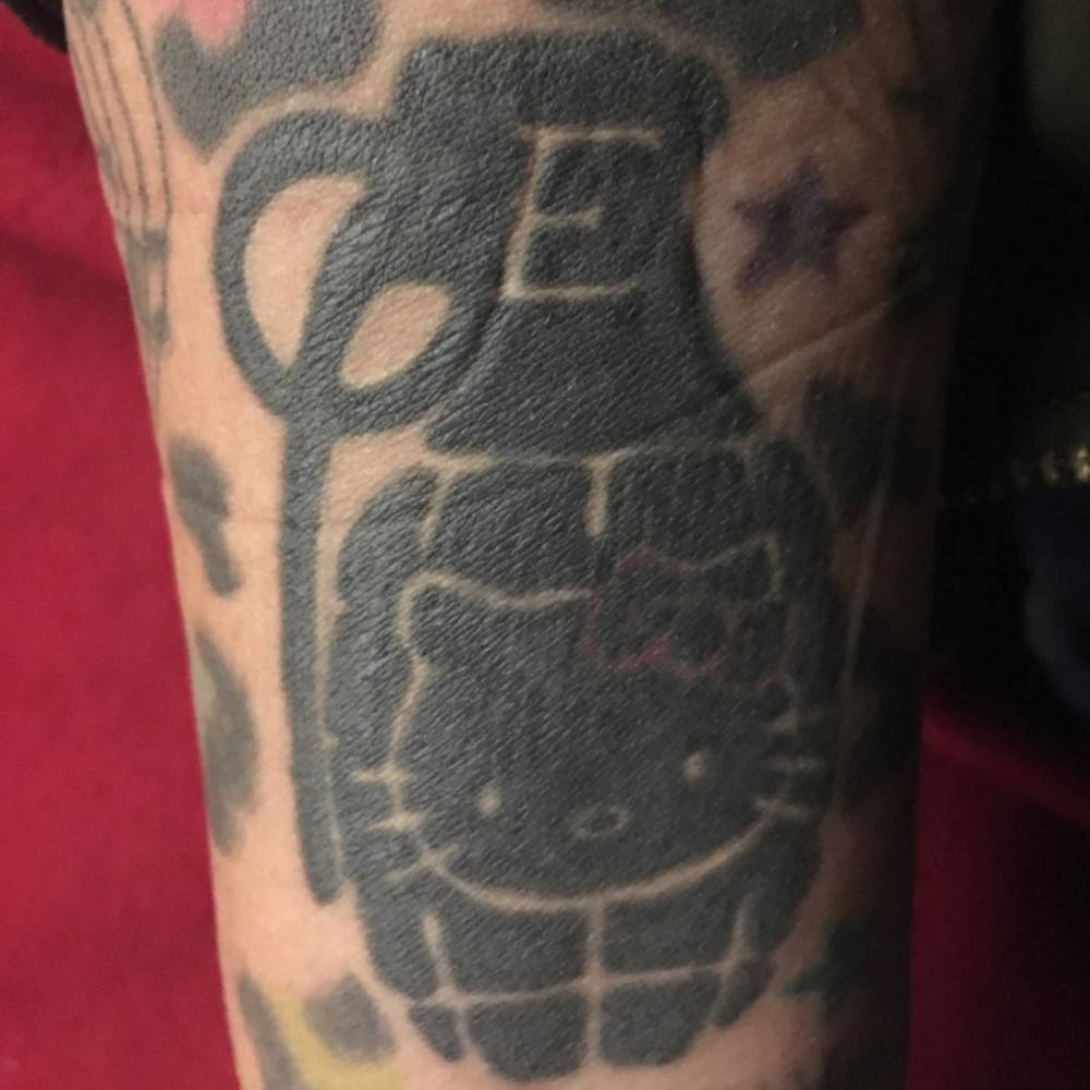 Meet your Posher, Mia victoria